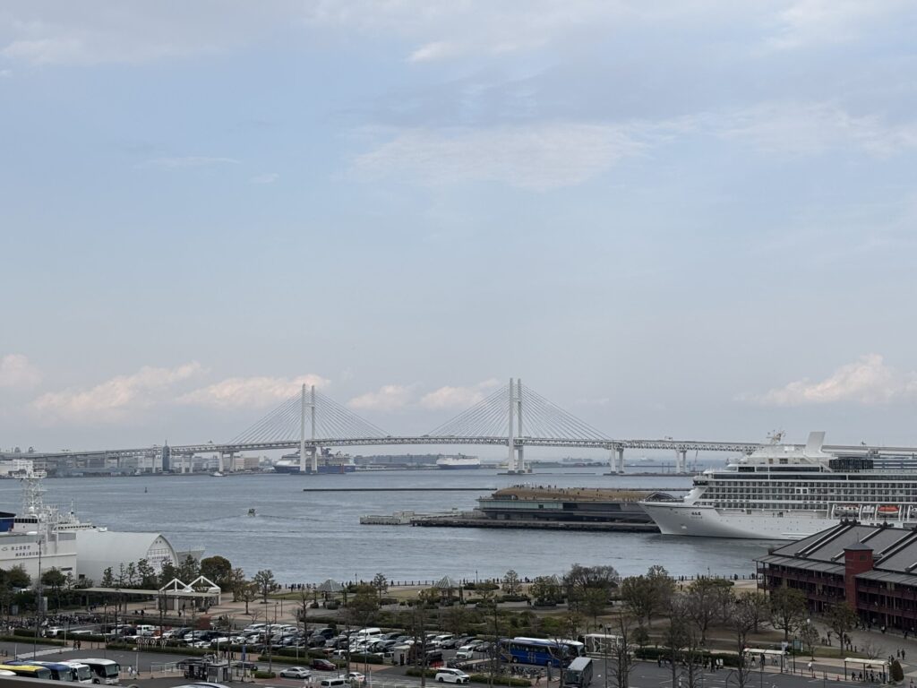 ベイブリッジと赤レンガ